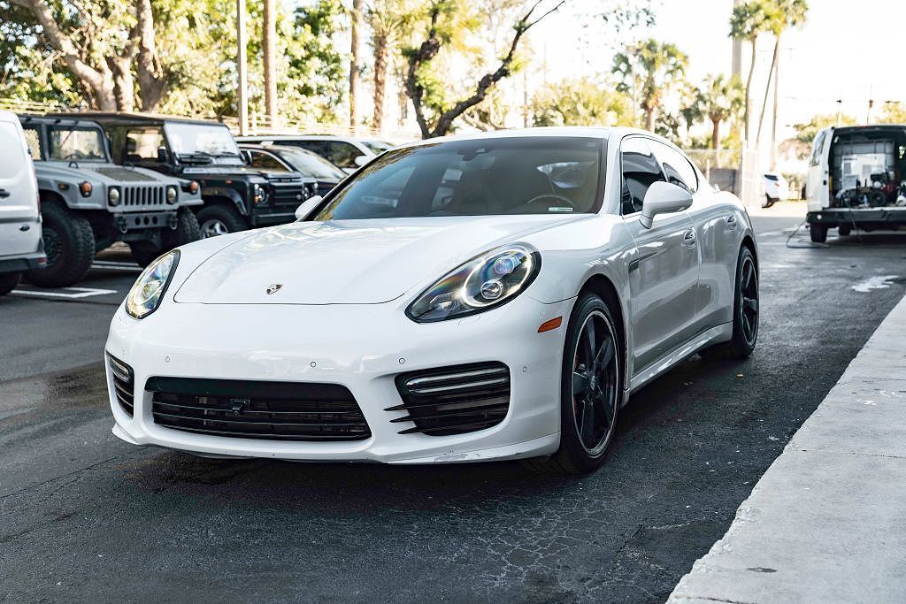 2016 PORSCHE Panamera