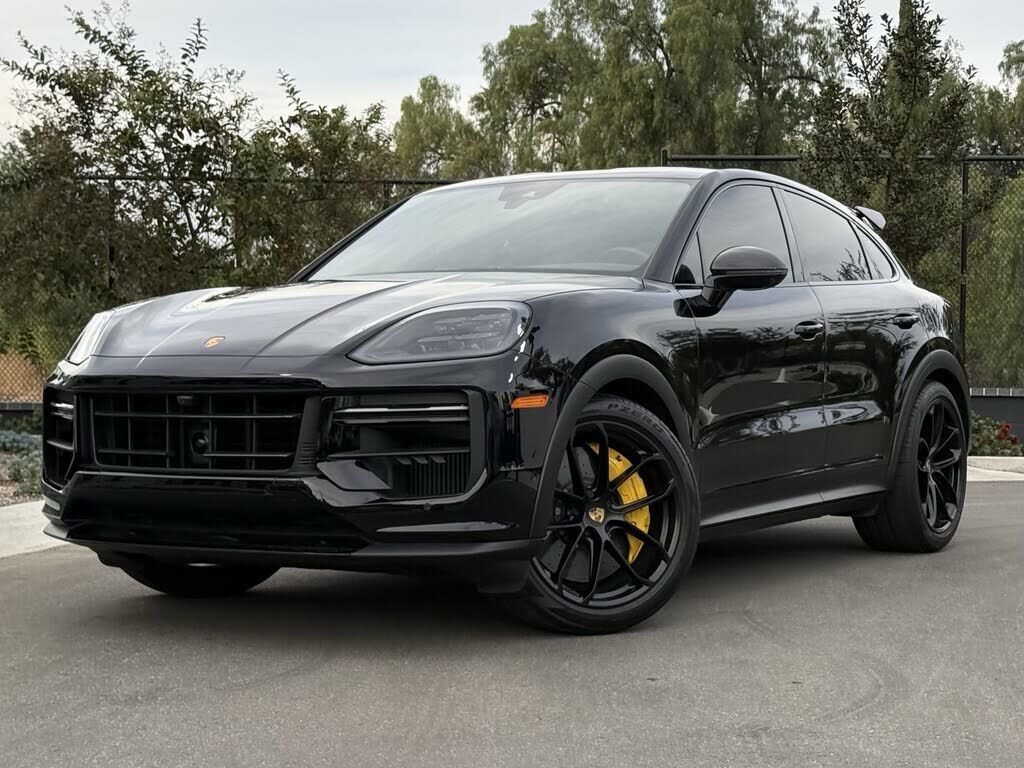 2024 PORSCHE Cayenne