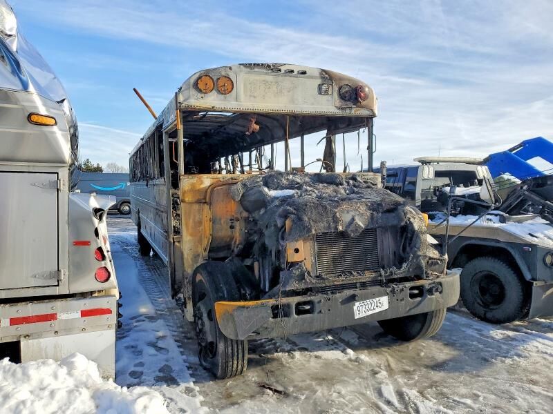 2004 INTERNATIONAL 3000IC