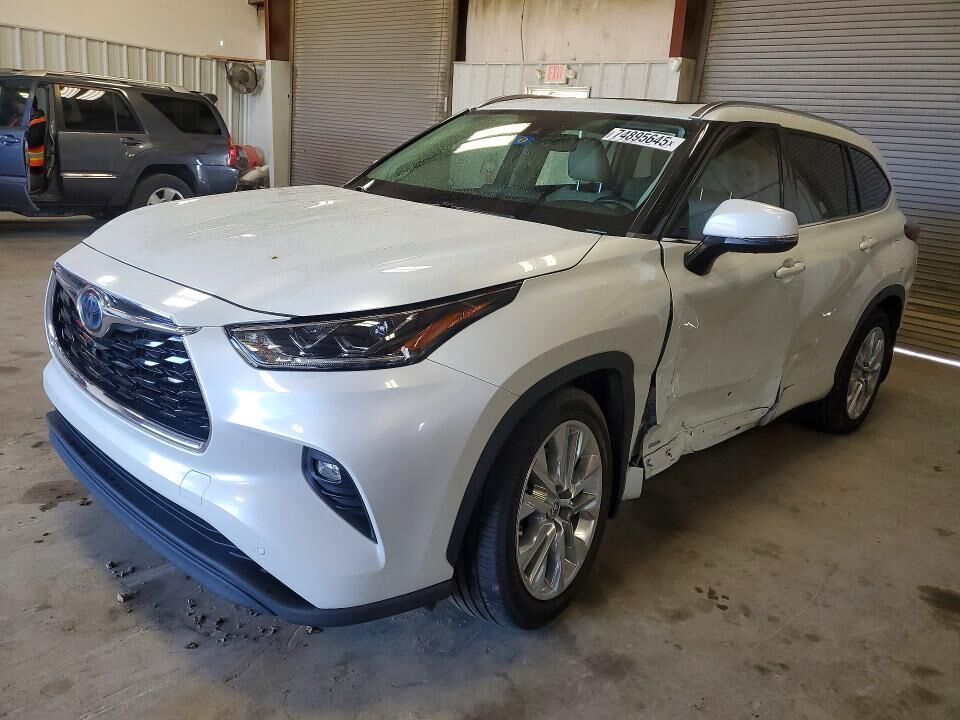 2022 TOYOTA Highlander