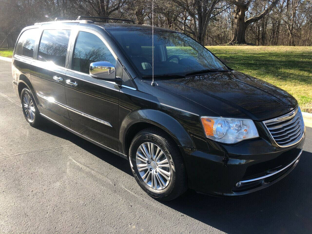2013 CHRYSLER Town and Country