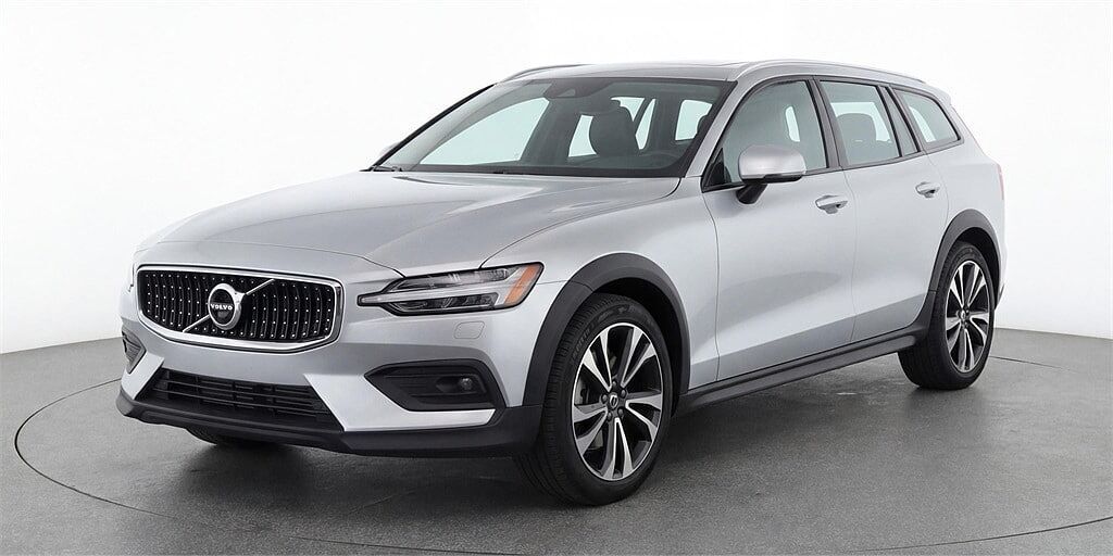 2025 VOLVO V60CC