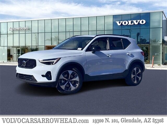 2026 VOLVO XC40