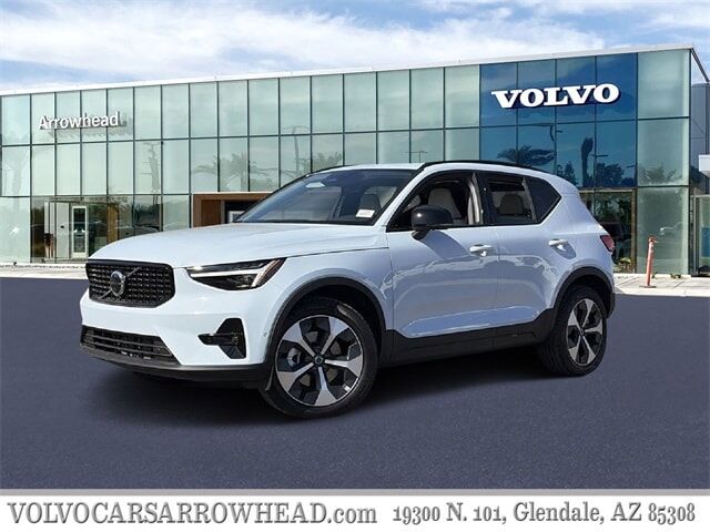 2026 VOLVO XC40