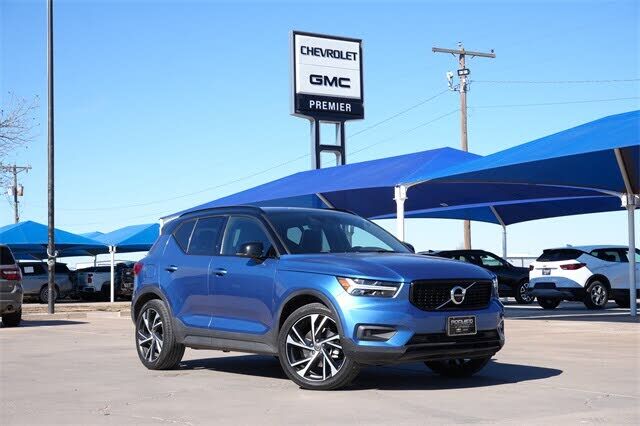 2021 VOLVO XC40