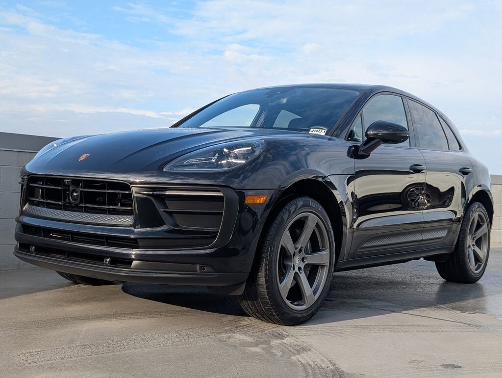 2024 PORSCHE Macan
