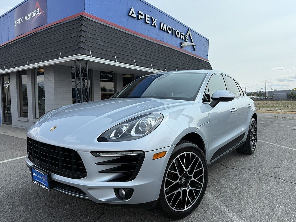 2017 PORSCHE Macan