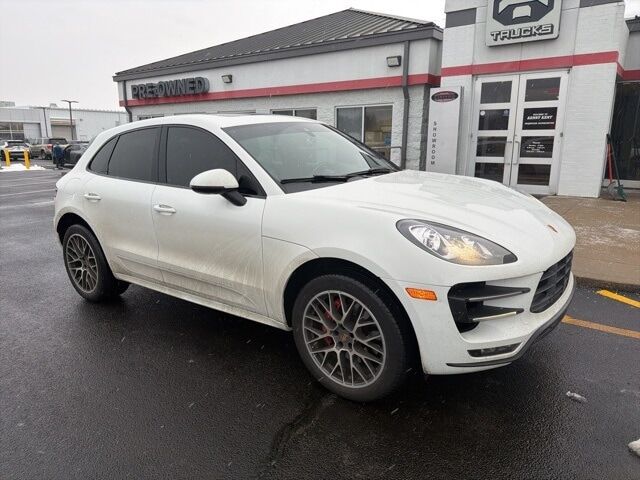 2016 PORSCHE Macan