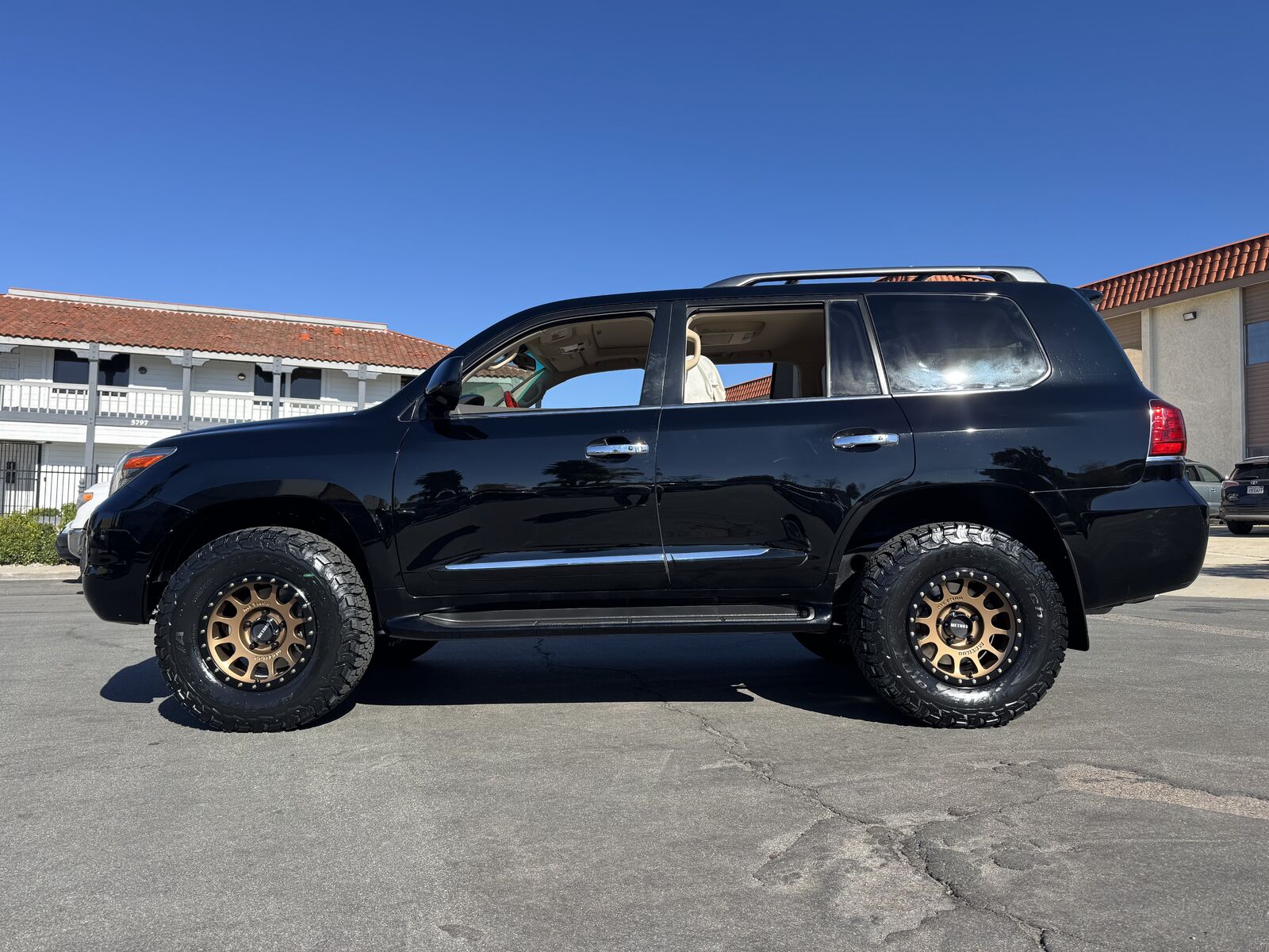 Lexus LX