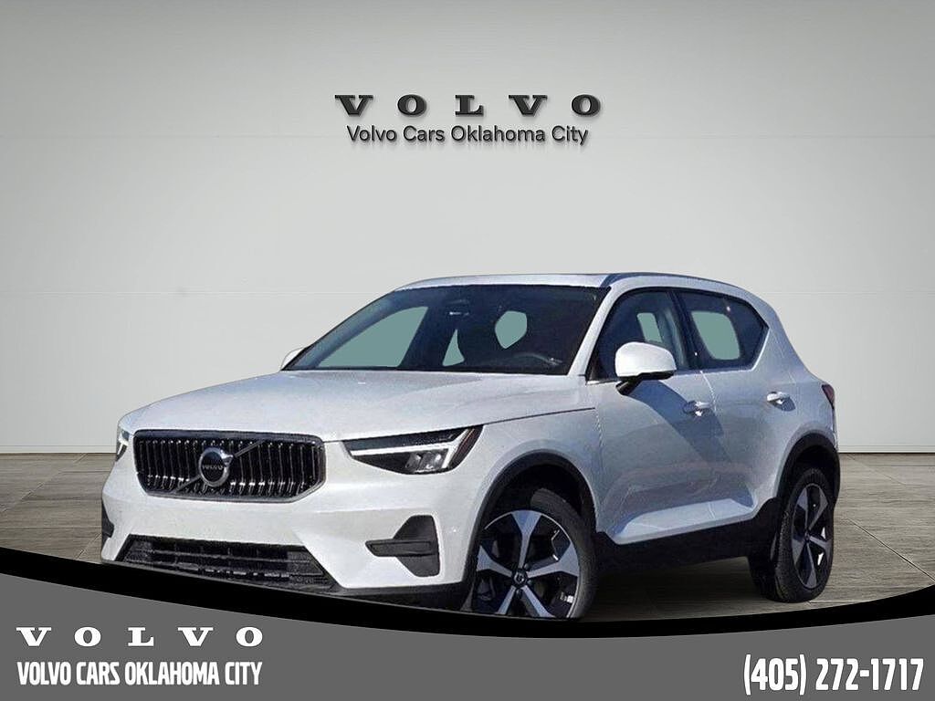 2025 VOLVO XC40