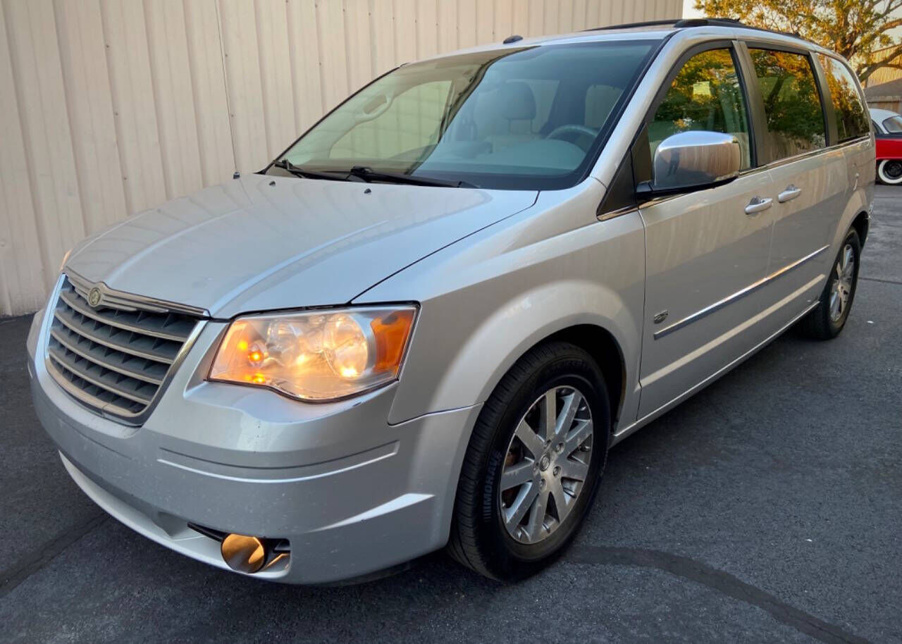 2009 CHRYSLER Town and Country