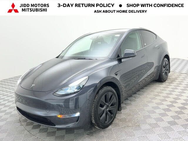 2025 TESLA Model Y