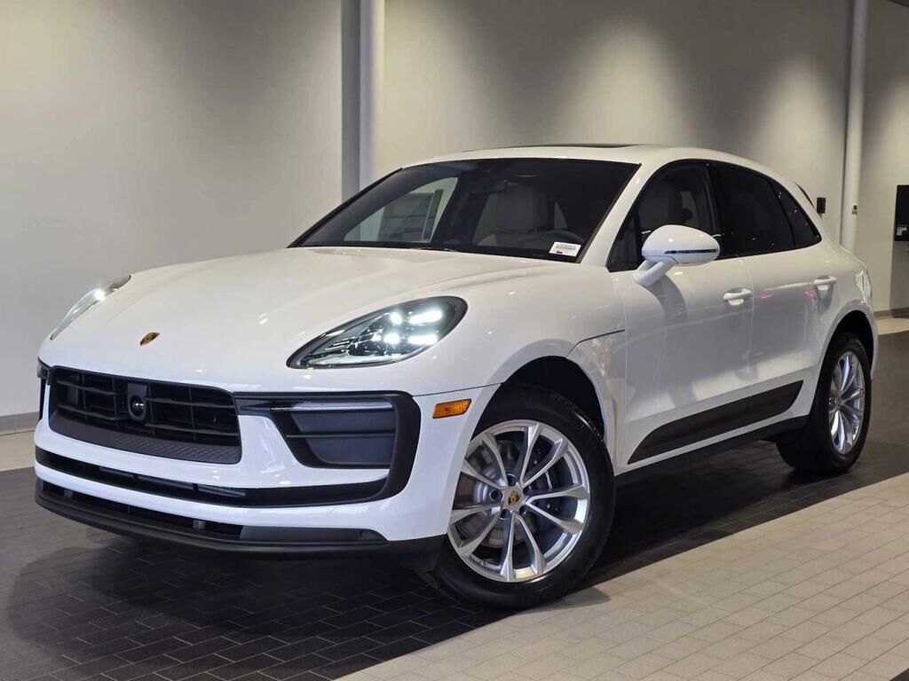 2025 PORSCHE Macan