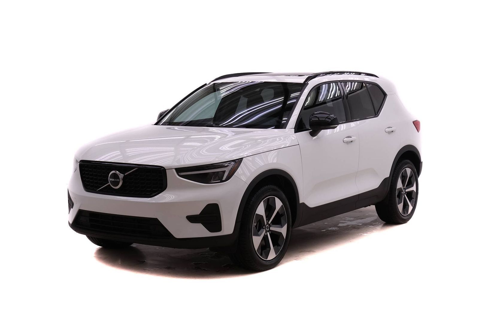 2026 VOLVO XC40