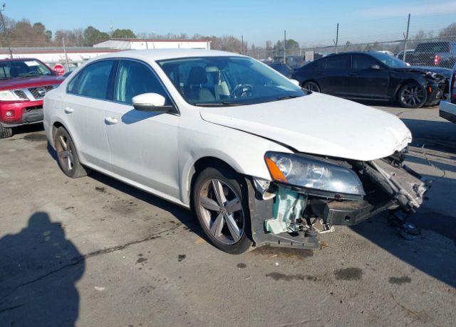 2014 VOLKSWAGEN Passat