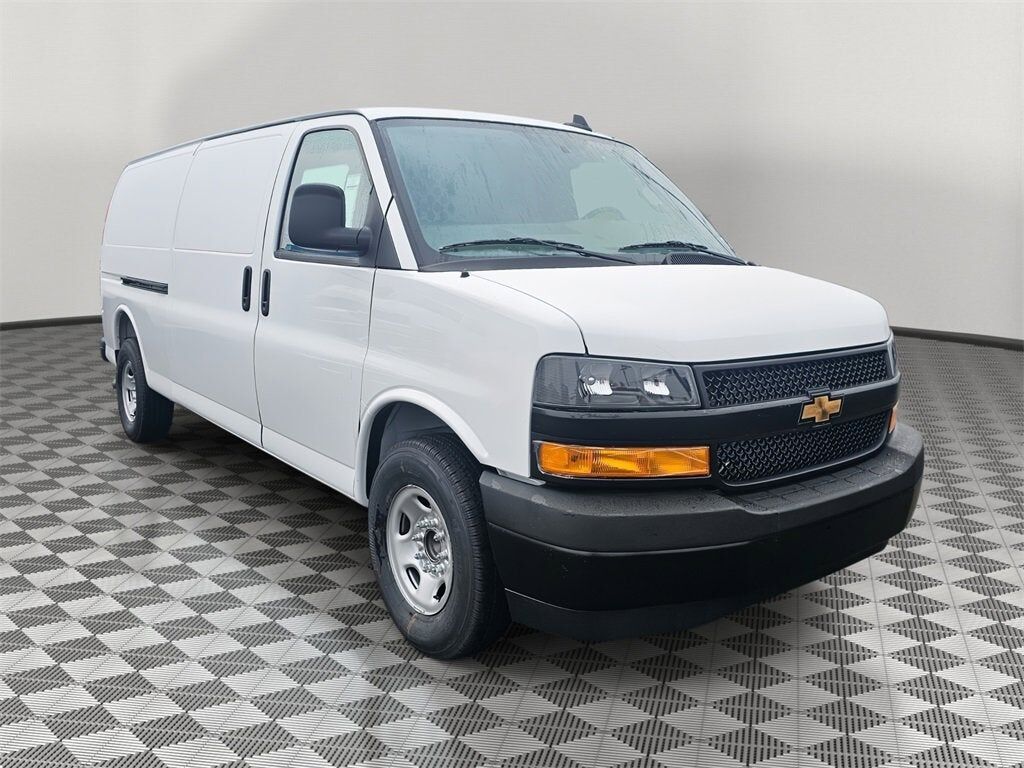 2025 CHEVROLET Express