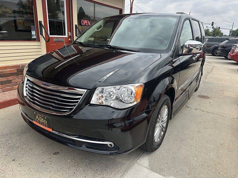 2016 CHRYSLER Town and Country