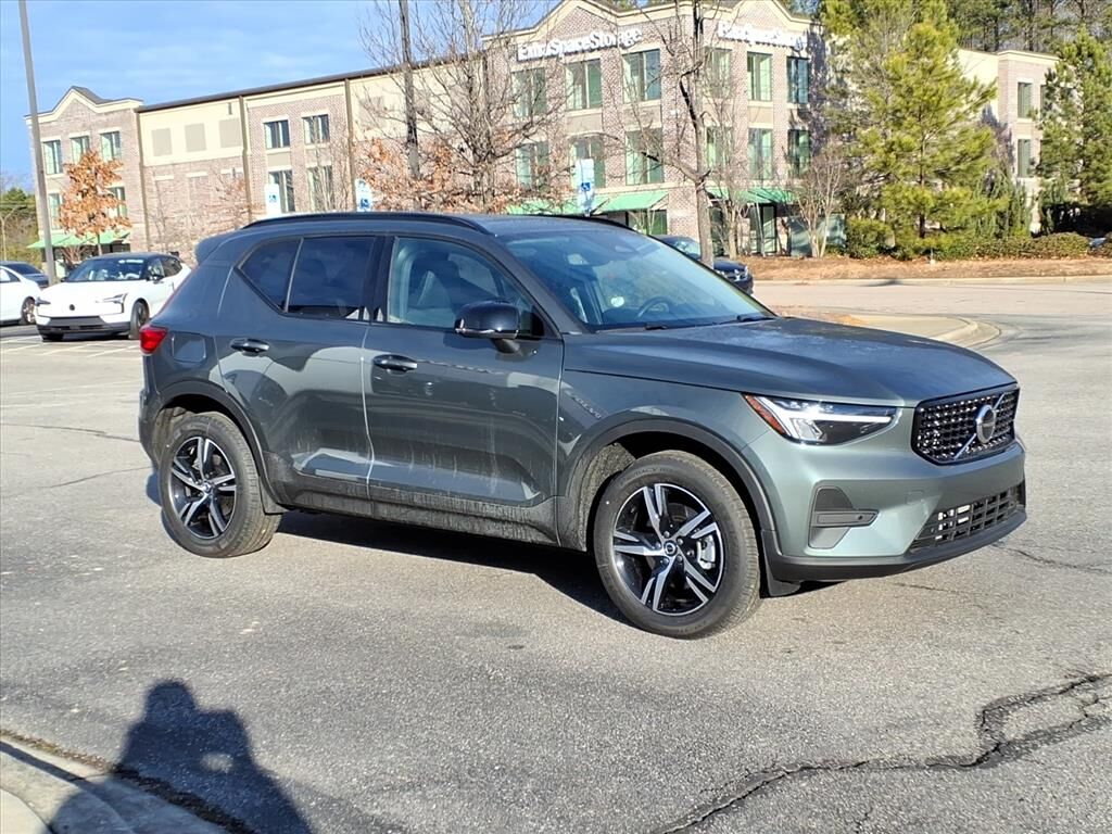 2026 VOLVO XC40