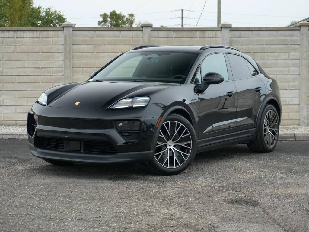 2025 PORSCHE Macan