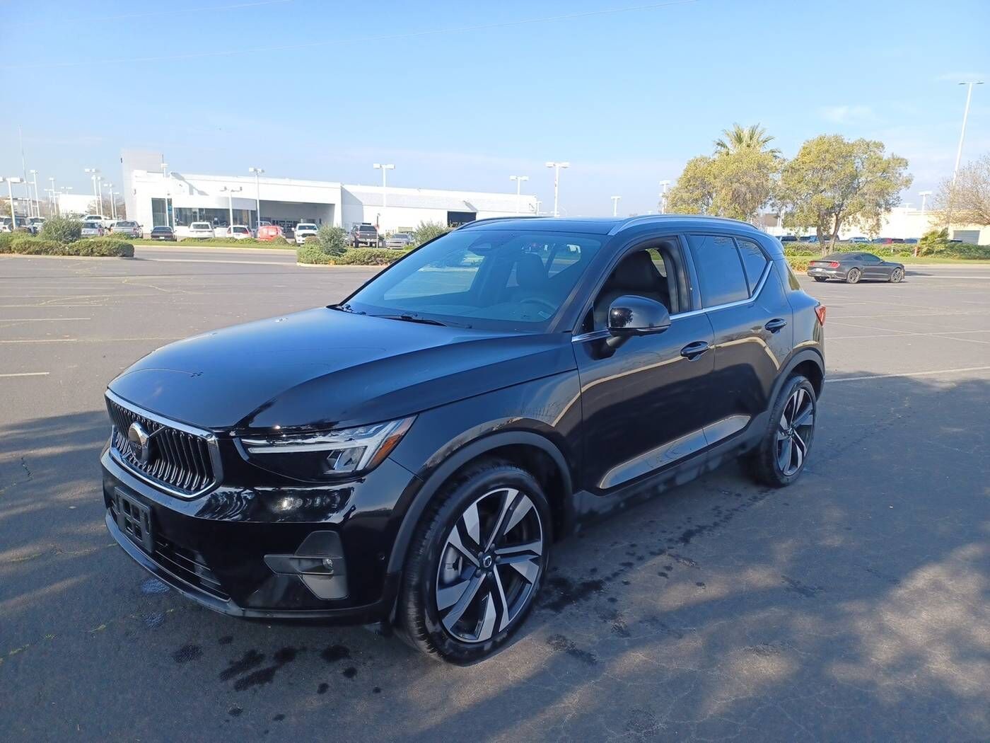 2025 VOLVO XC40