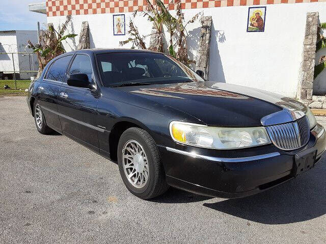 2002 LINCOLN Town Car