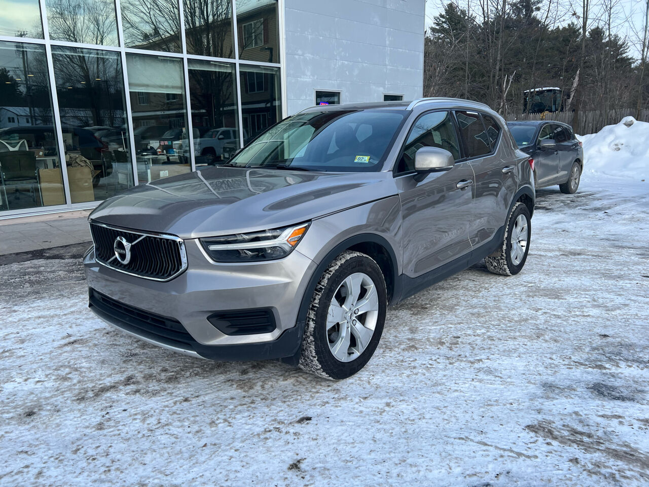 2022 VOLVO XC40