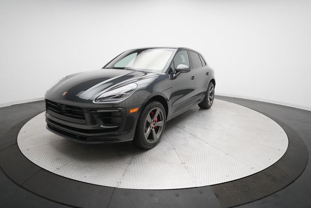 2026 PORSCHE Macan