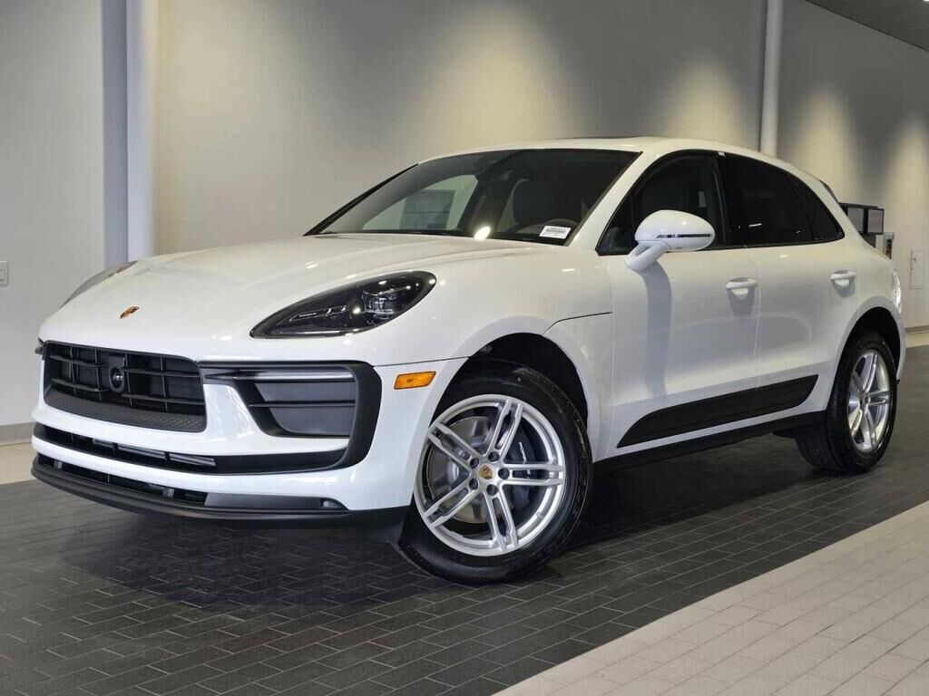 2025 PORSCHE Macan