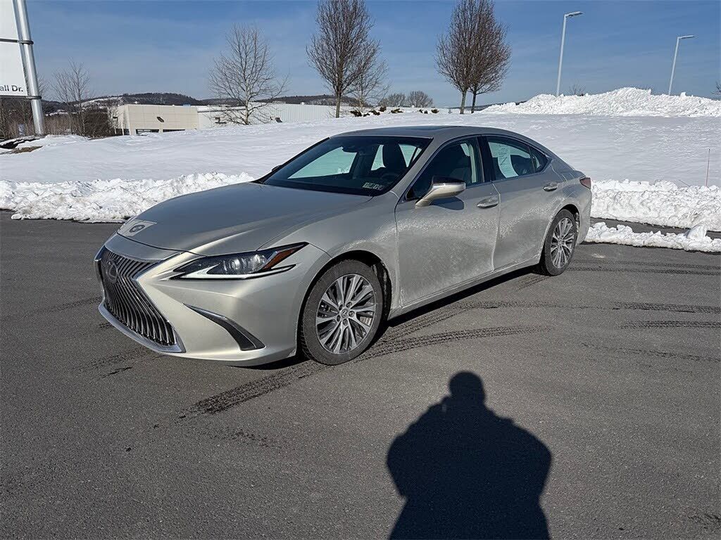 2019 LEXUS ES