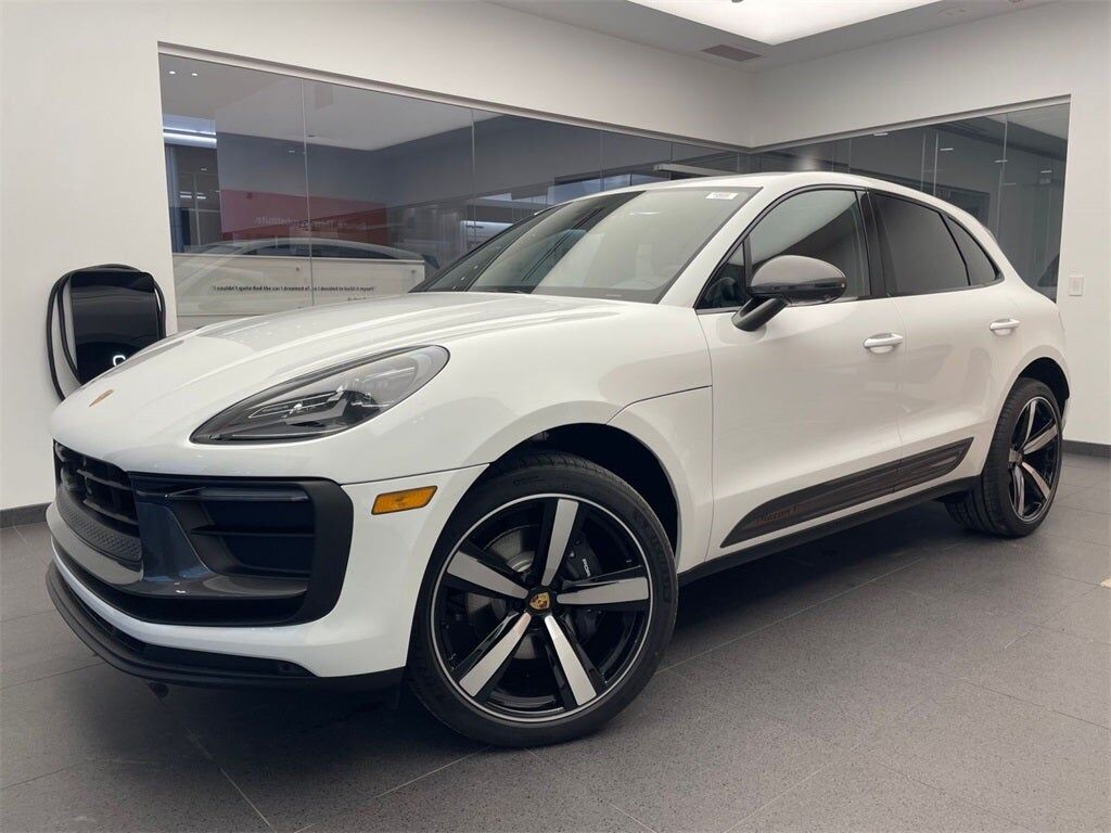 2026 PORSCHE Macan