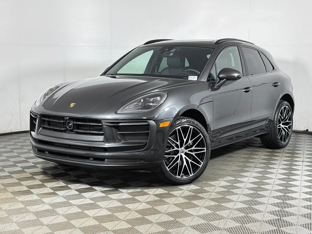 2026 PORSCHE Macan