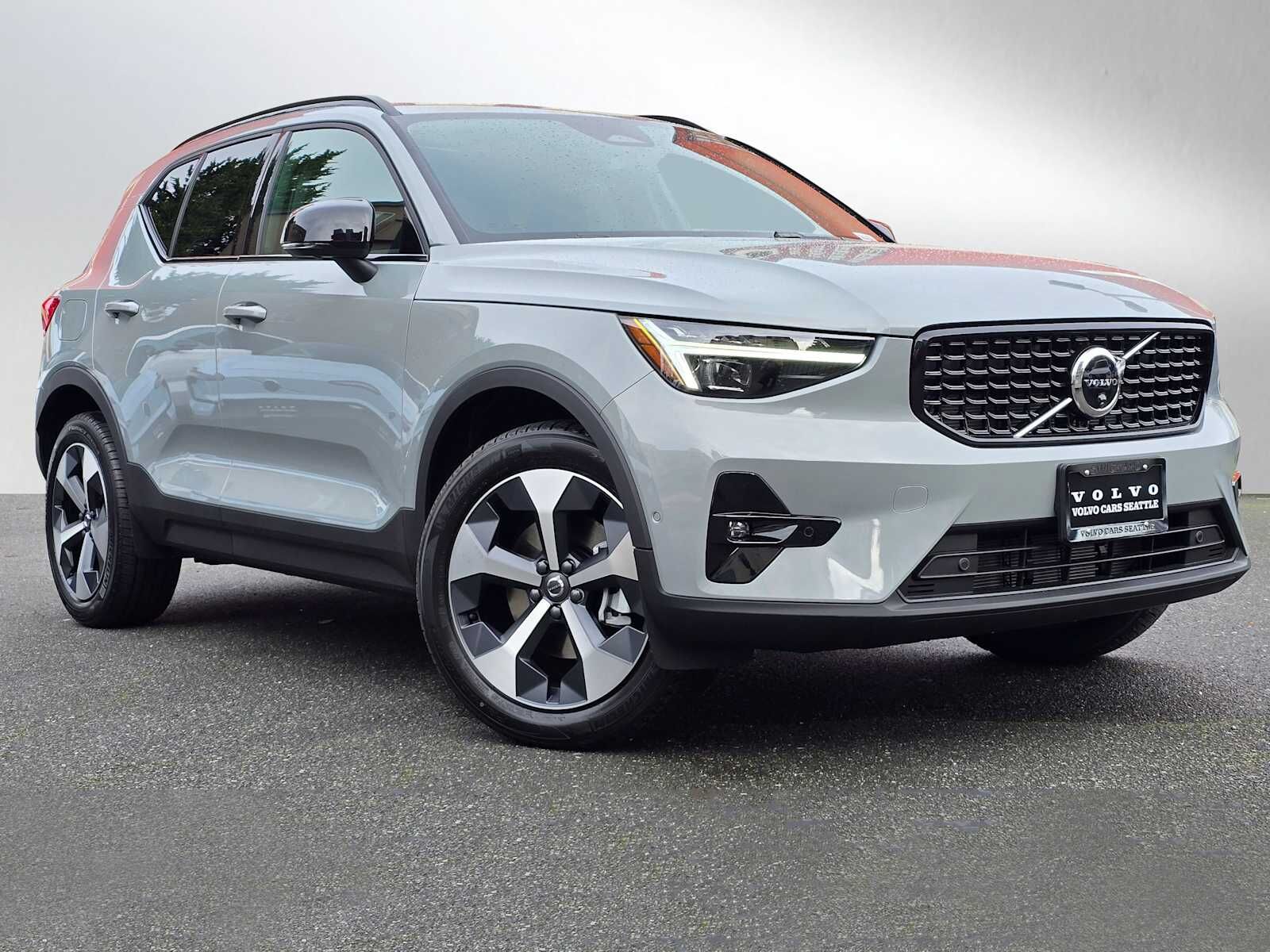2026 VOLVO XC40
