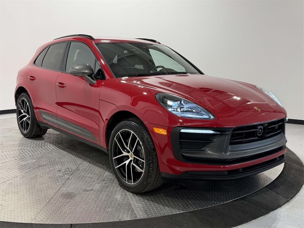 2025 PORSCHE Macan