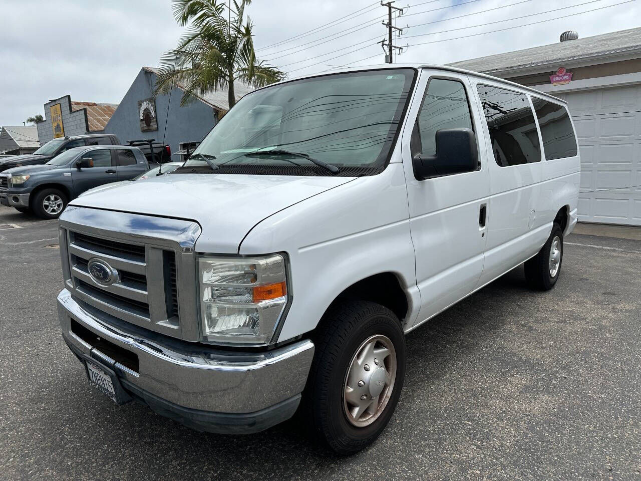 2012 FORD E-350