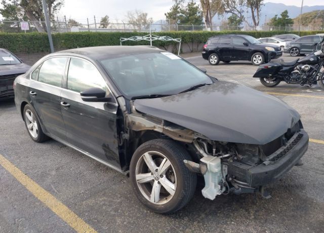 2013 VOLKSWAGEN Passat