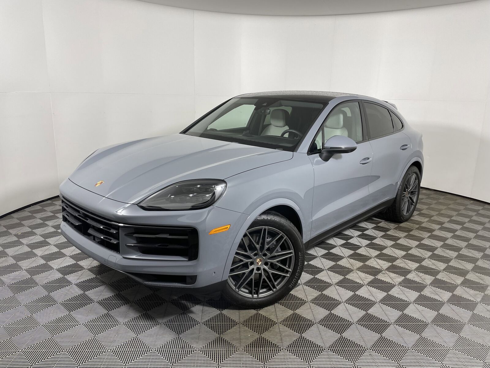 2025 PORSCHE Cayenne