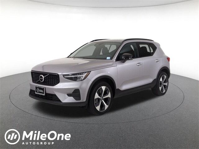 2026 VOLVO XC40