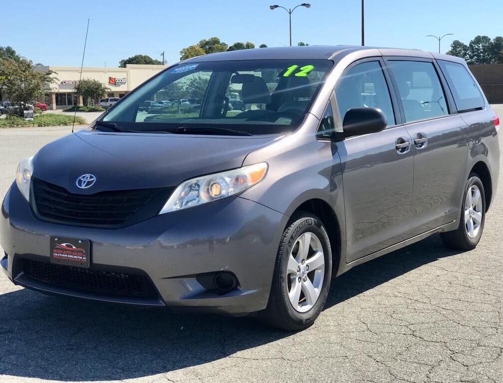 2012 TOYOTA Sienna