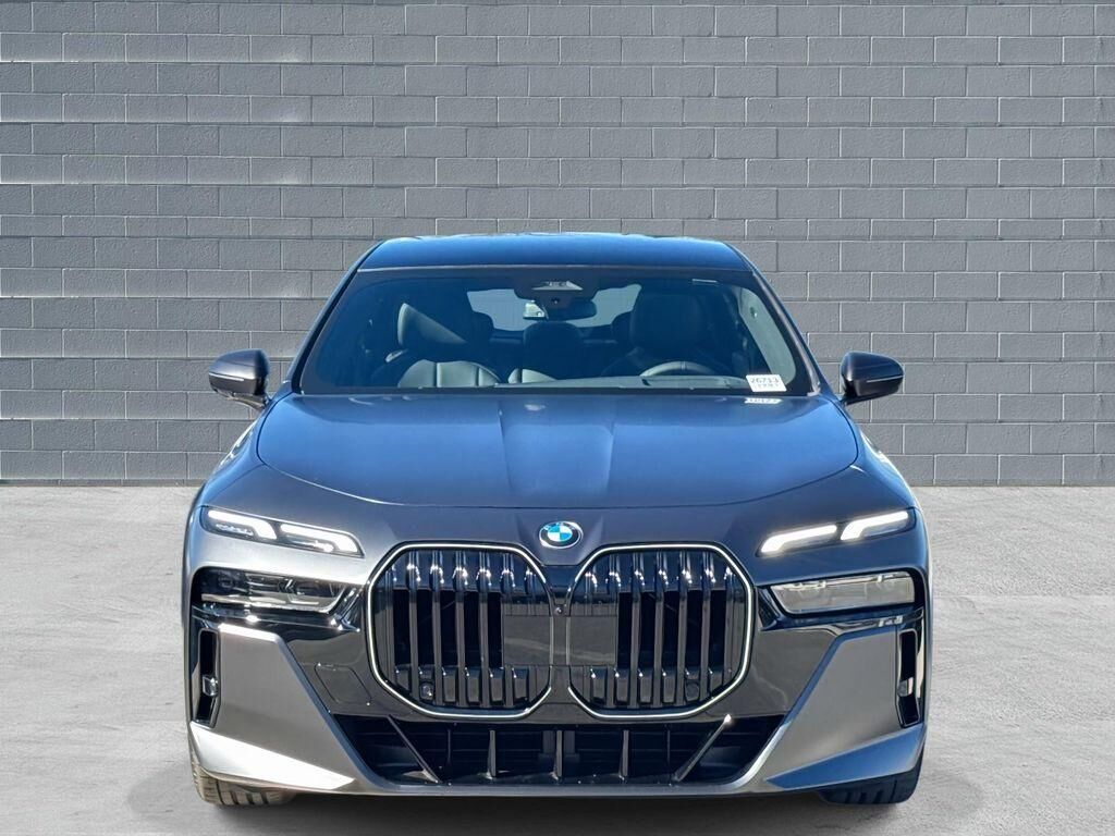 2026 BMW 740i