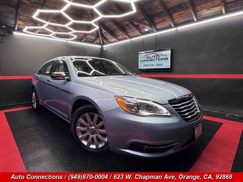 2013 CHRYSLER 200