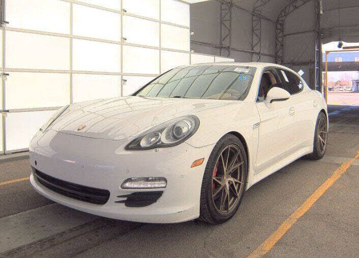 2011 PORSCHE Panamera