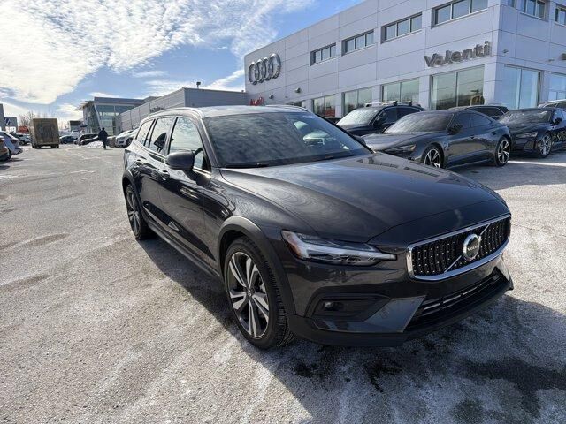 2025 VOLVO V60CC