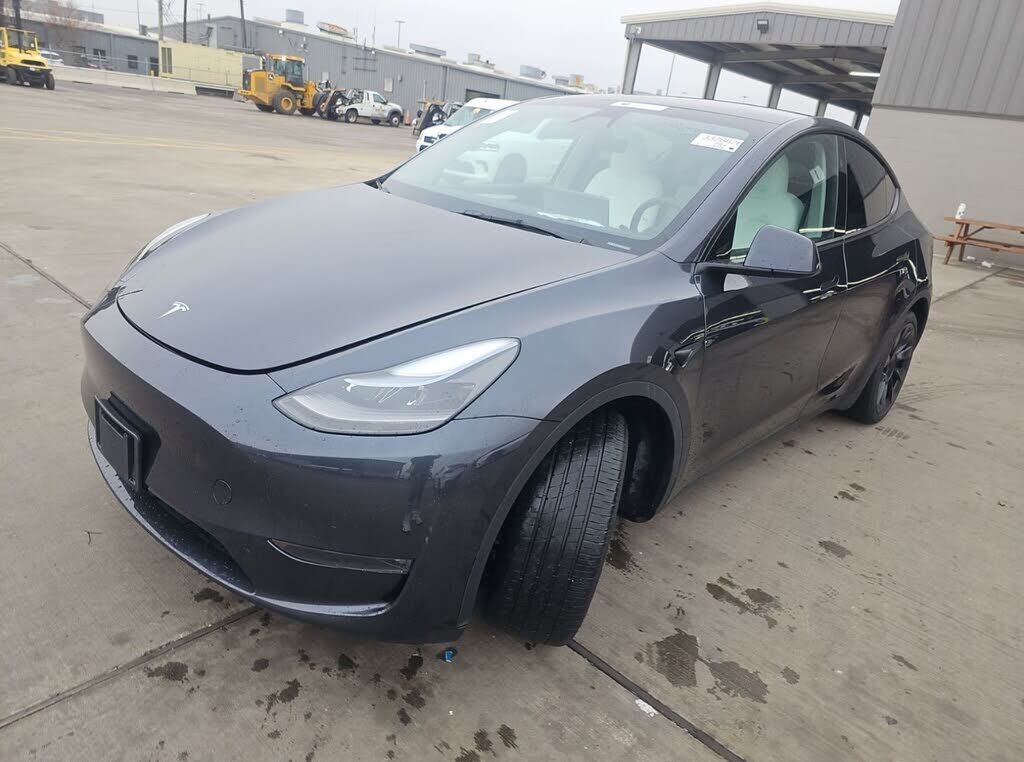 2024 TESLA Model Y