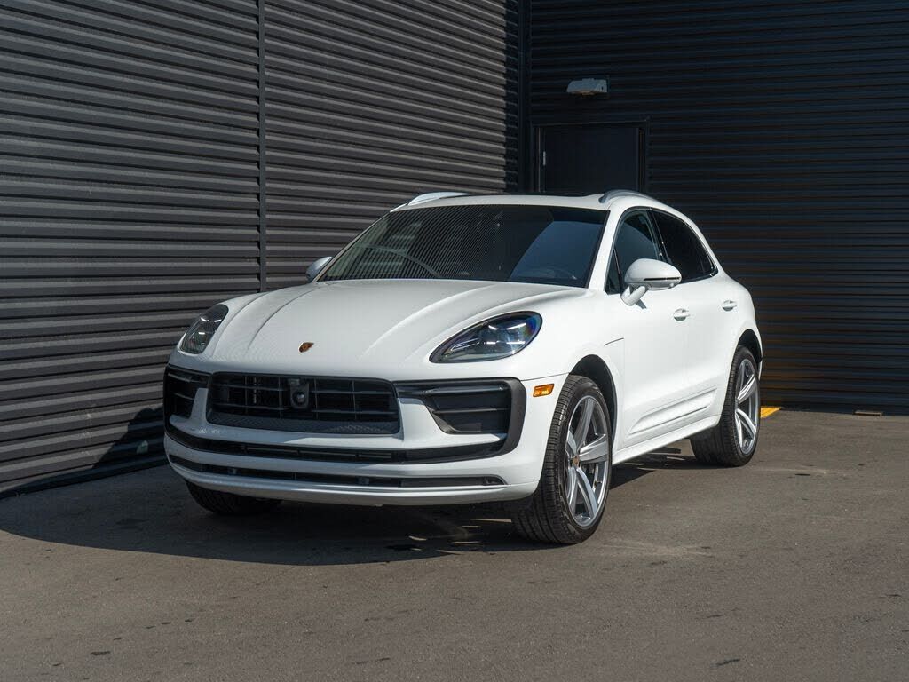 2025 PORSCHE Macan