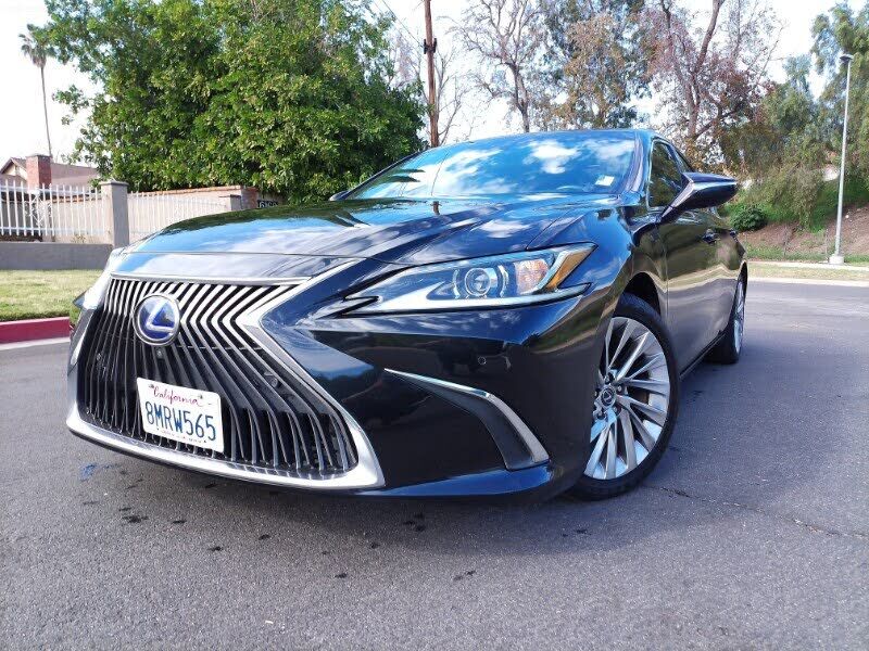 2019 LEXUS ES