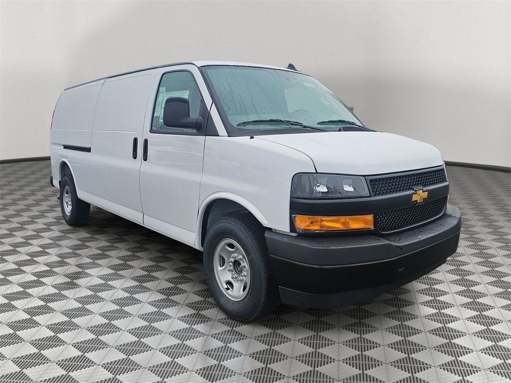 2025 CHEVROLET Express