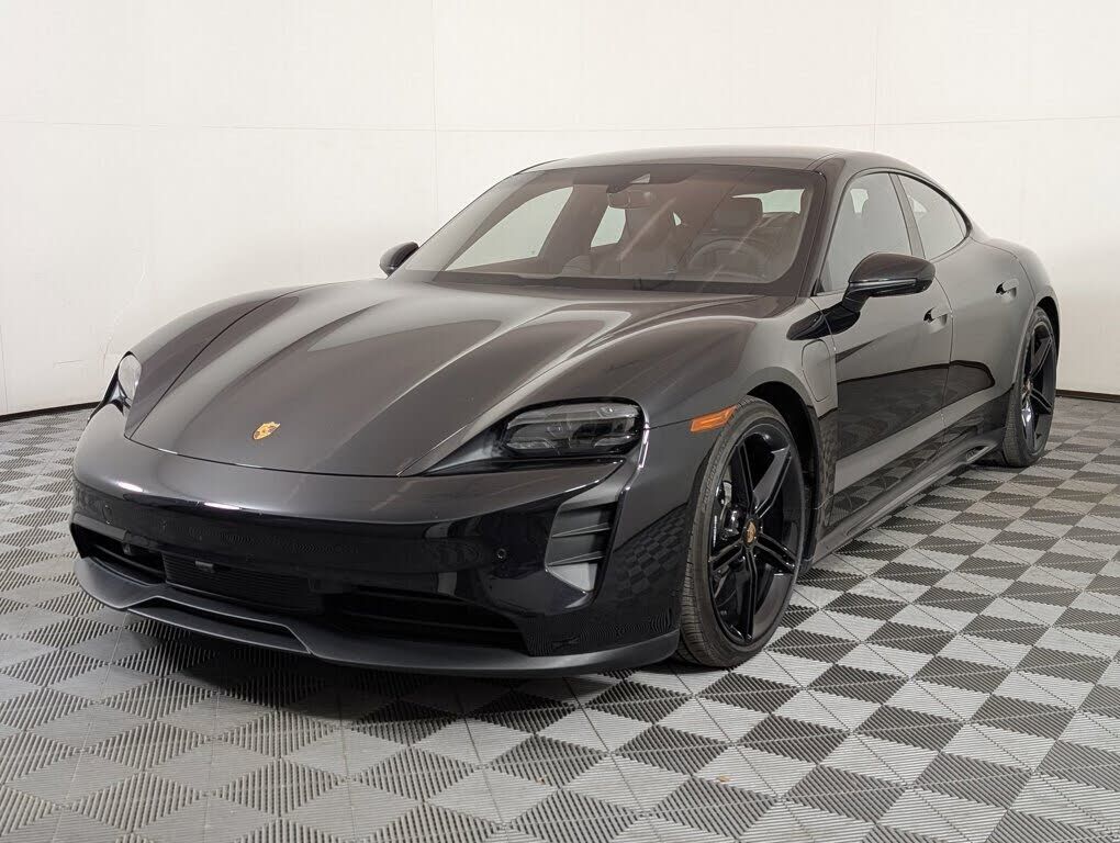 2024 PORSCHE Taycan