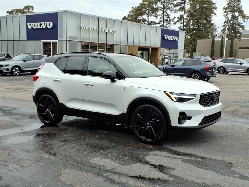 2026 VOLVO XC40
