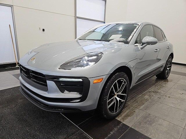 2025 PORSCHE Macan