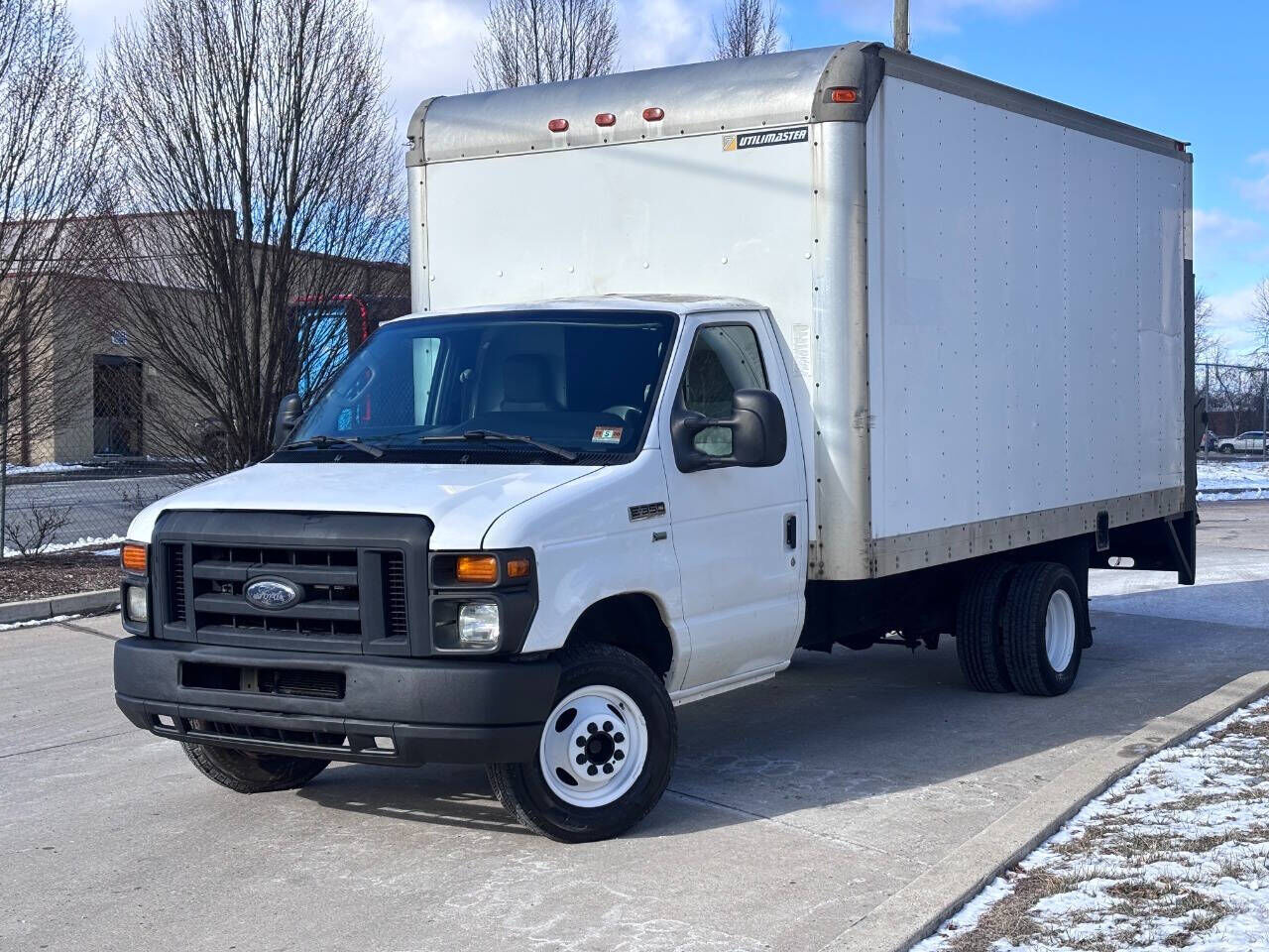 2013 FORD E-350